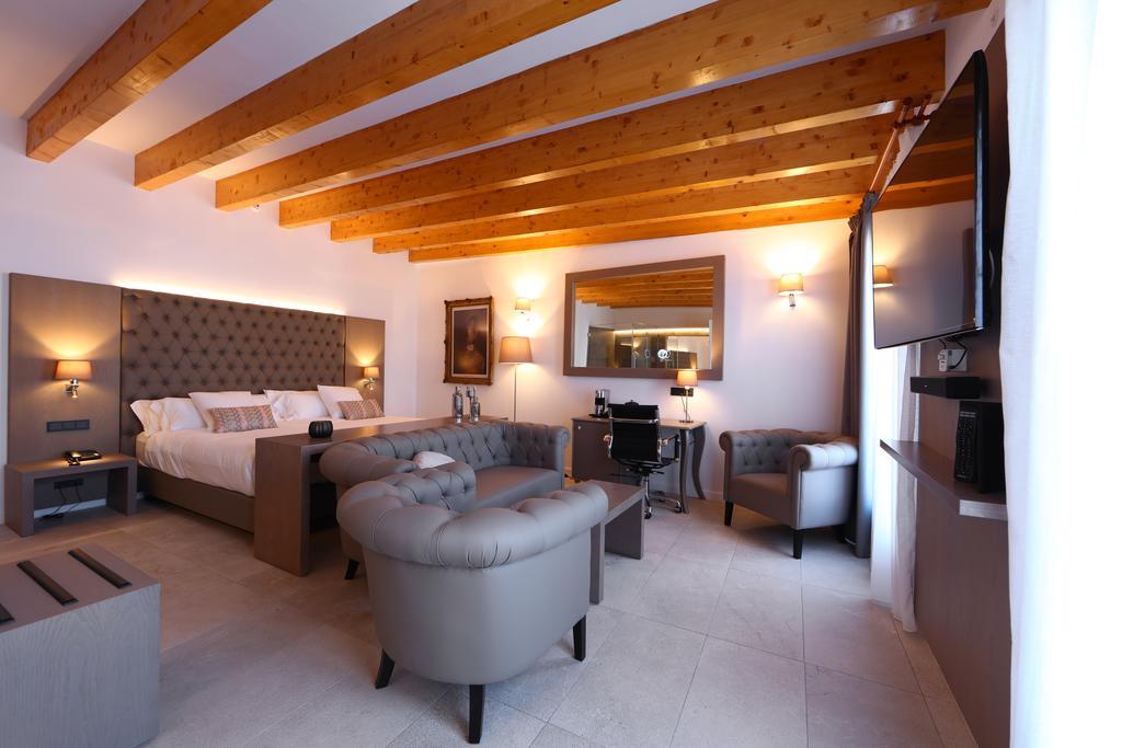 Sky Suite with Jacuzzi,435136956:JPEG